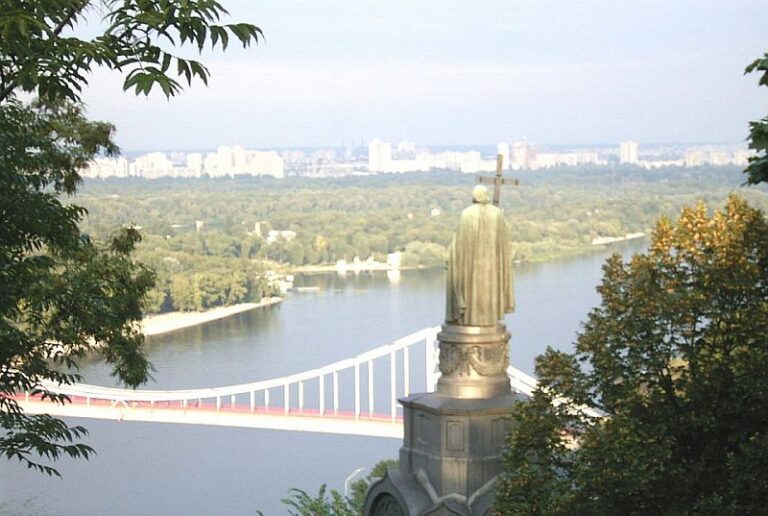 Вибір житла у Києві: лівий чи правий берег, первинний чи вторинний ринок